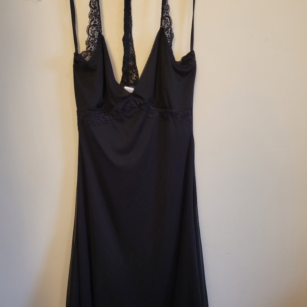 FAVE Size Medium Halter Dress